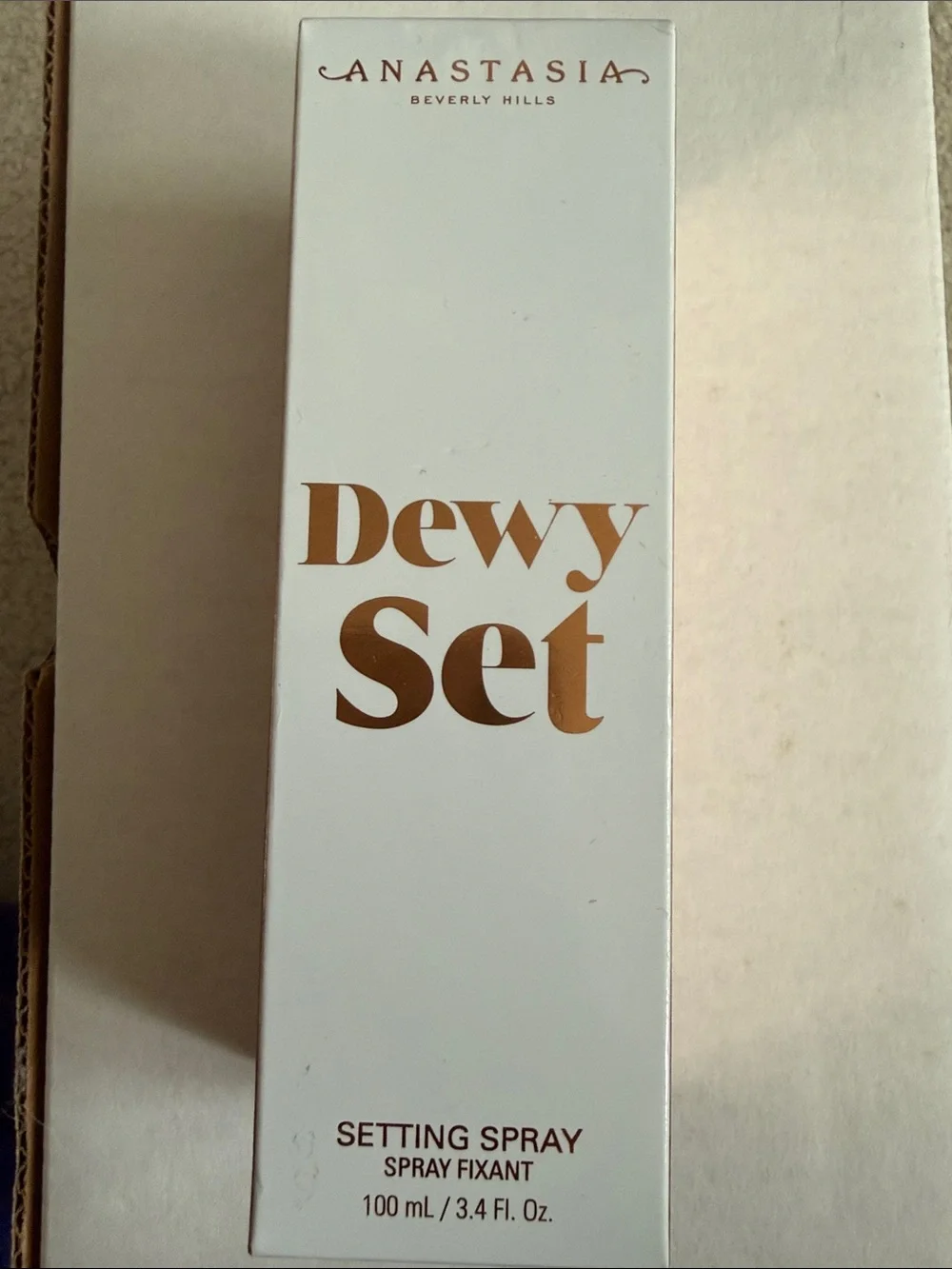 Anastasia Beverly Hills Dewy Set Setting Spray in White and Gold